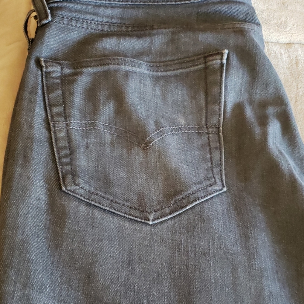 Levi's - Picture 3 of 4